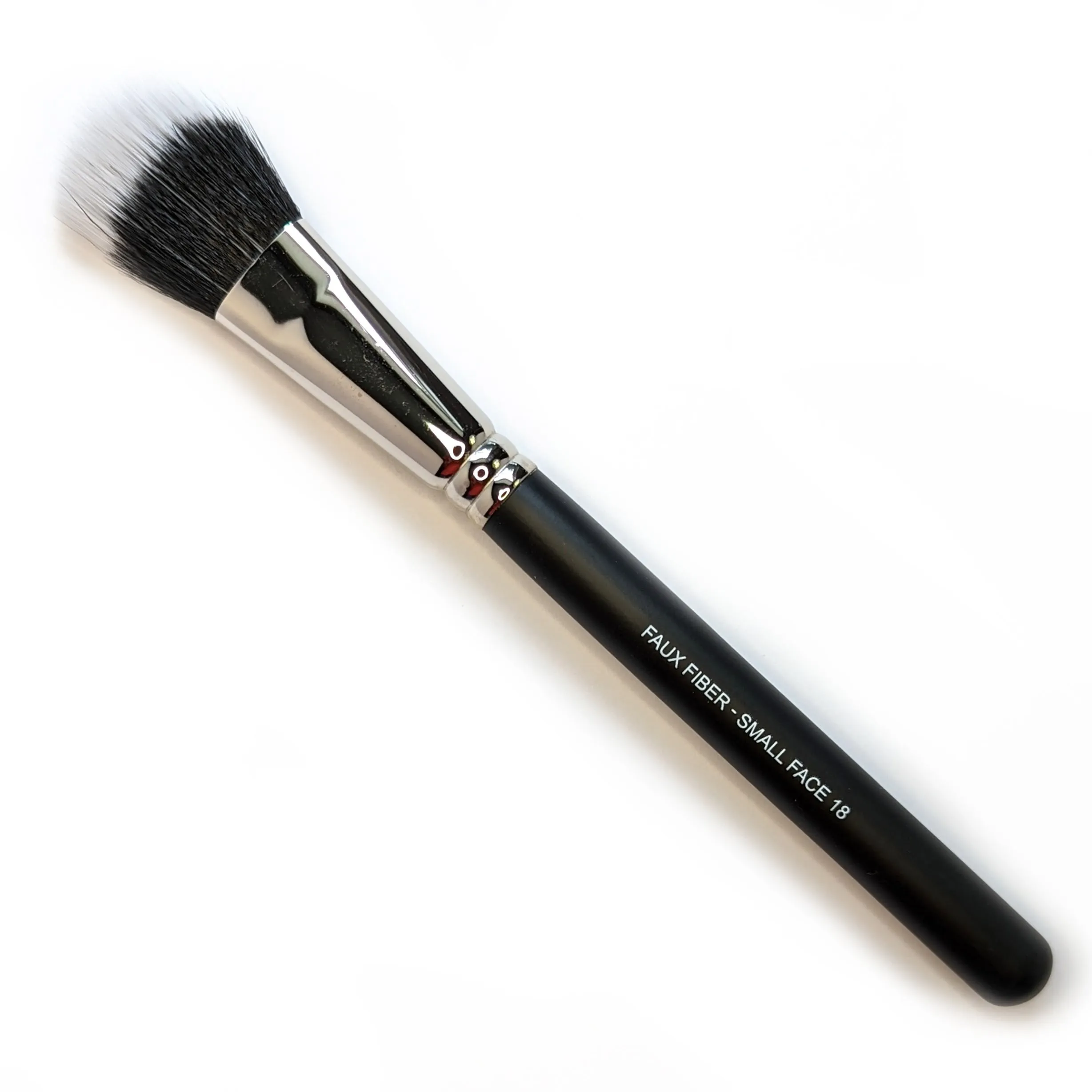 Small Face Fiber Optic Face Brush #18 - Vegan & Cruelty Free